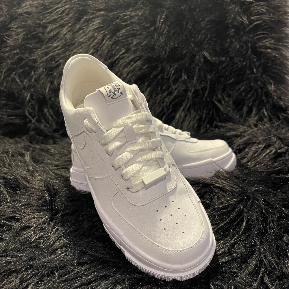 Nike Air Force 1 Pixel